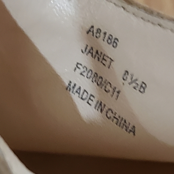 Coach Janet Sandals - Picture 5 of 7